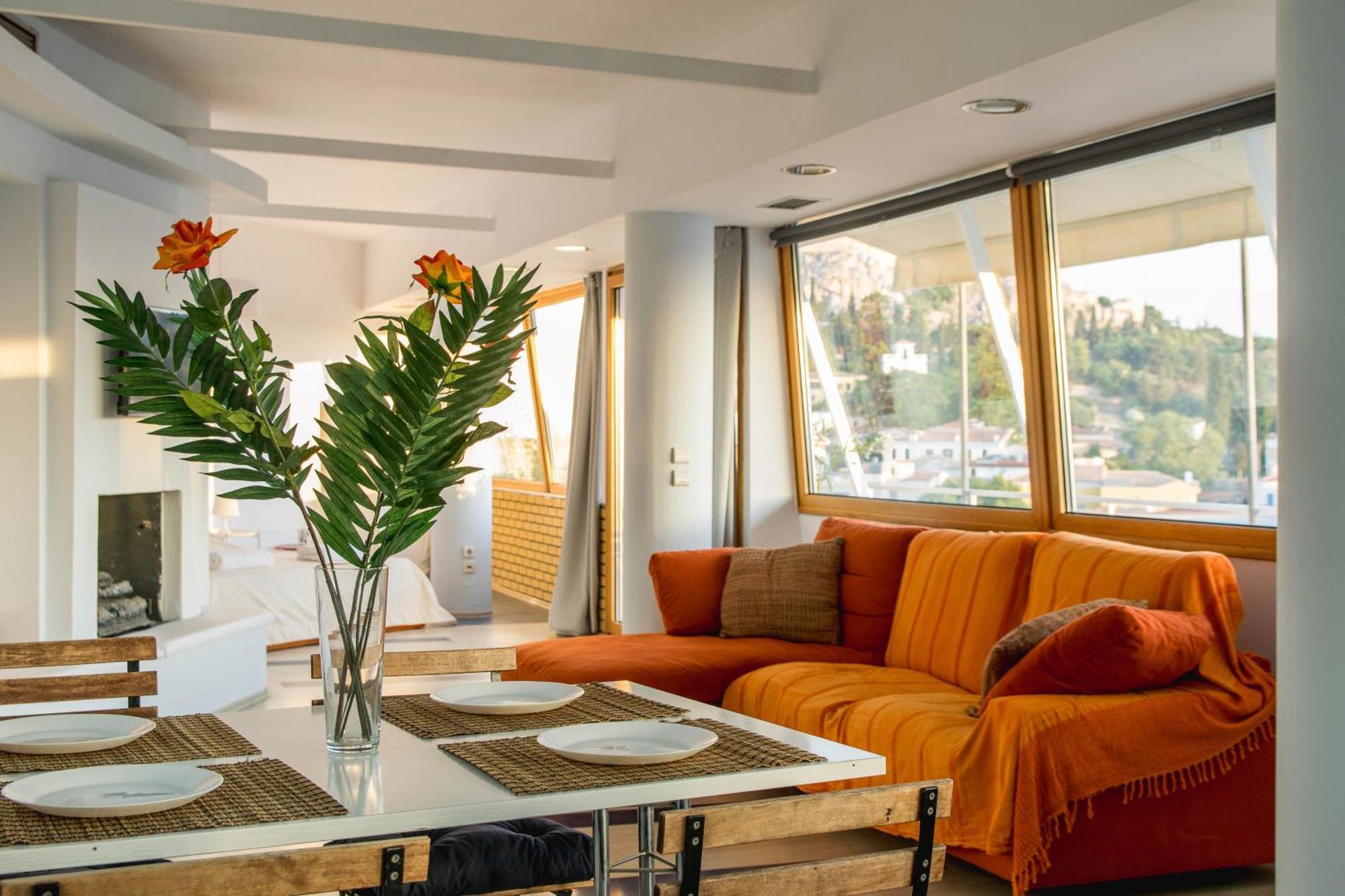 Urban Loft With Balcony Across The Acropolis! Apartmán
