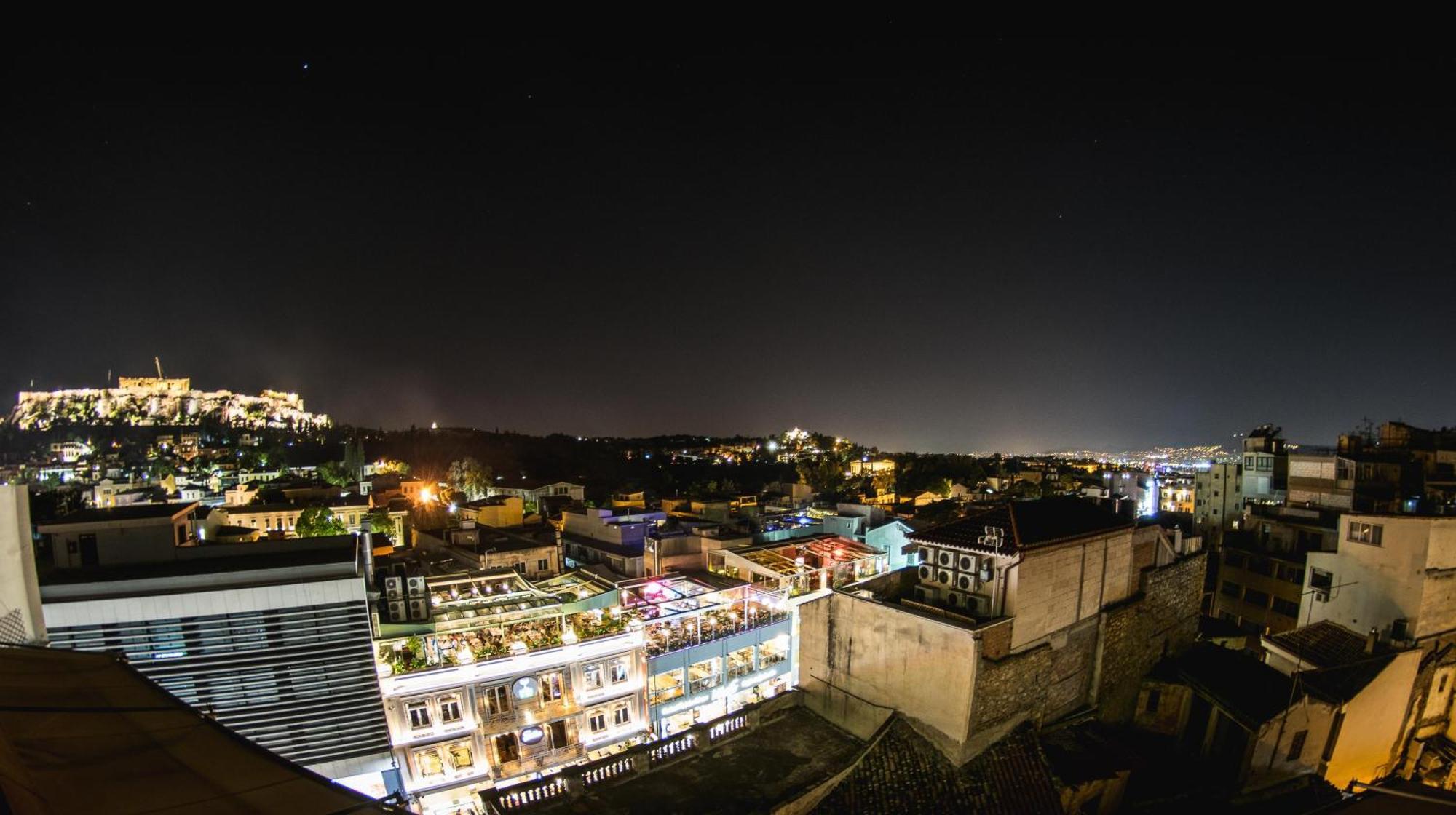Urban Loft With Balcony Across The Acropolis! Apartmán *