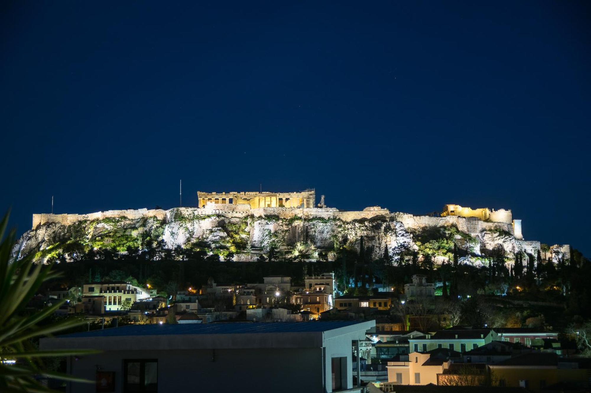 Urban Loft With Balcony Across The Acropolis! *