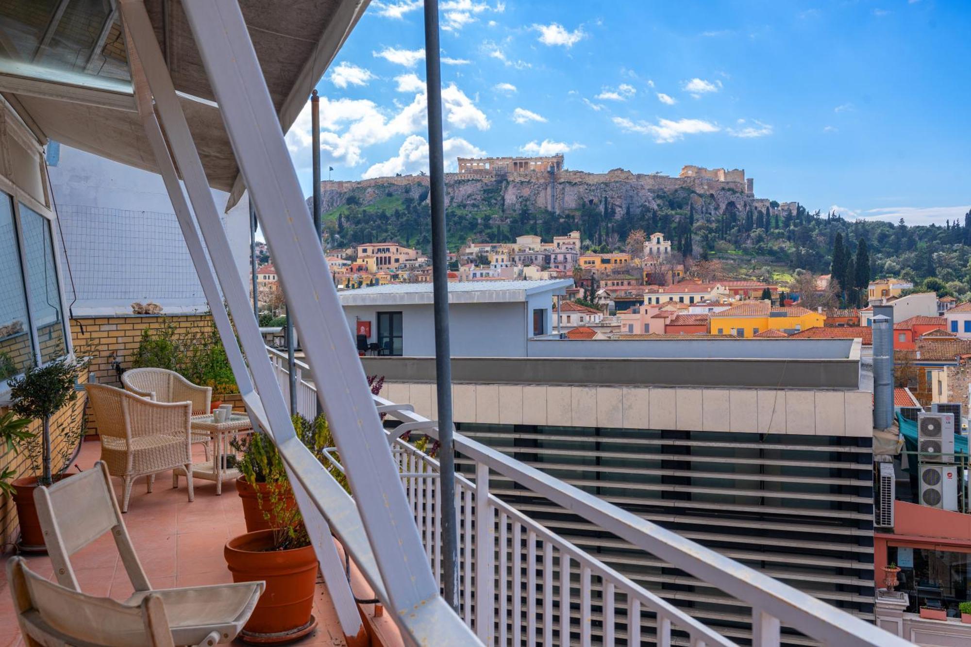 Urban Loft With Balcony Across The Acropolis! *