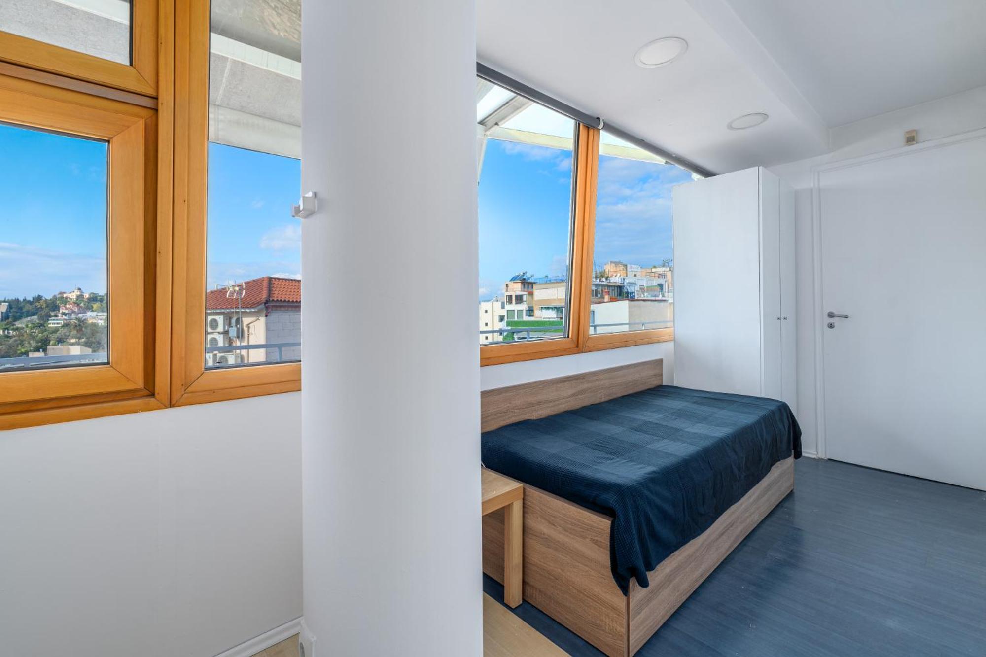 Urban Loft With Balcony Across The Acropolis! Apartmán Atény